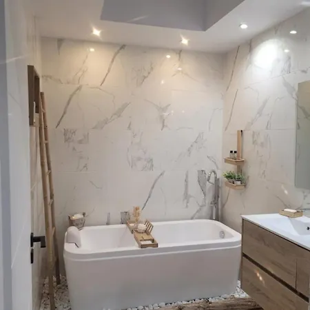 Magnifique Piscine Jacuzzi Prive *