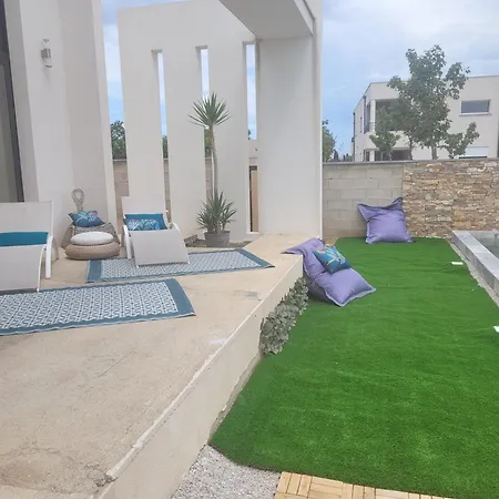 Magnifique Piscine Jacuzzi Prive
